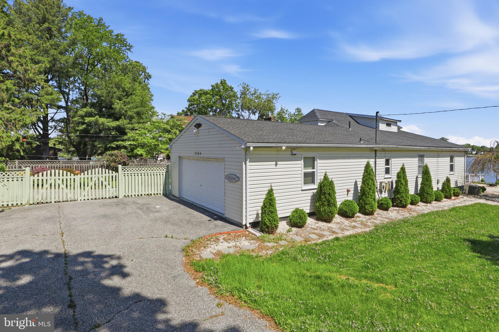 CEDAR BEACH - Residential