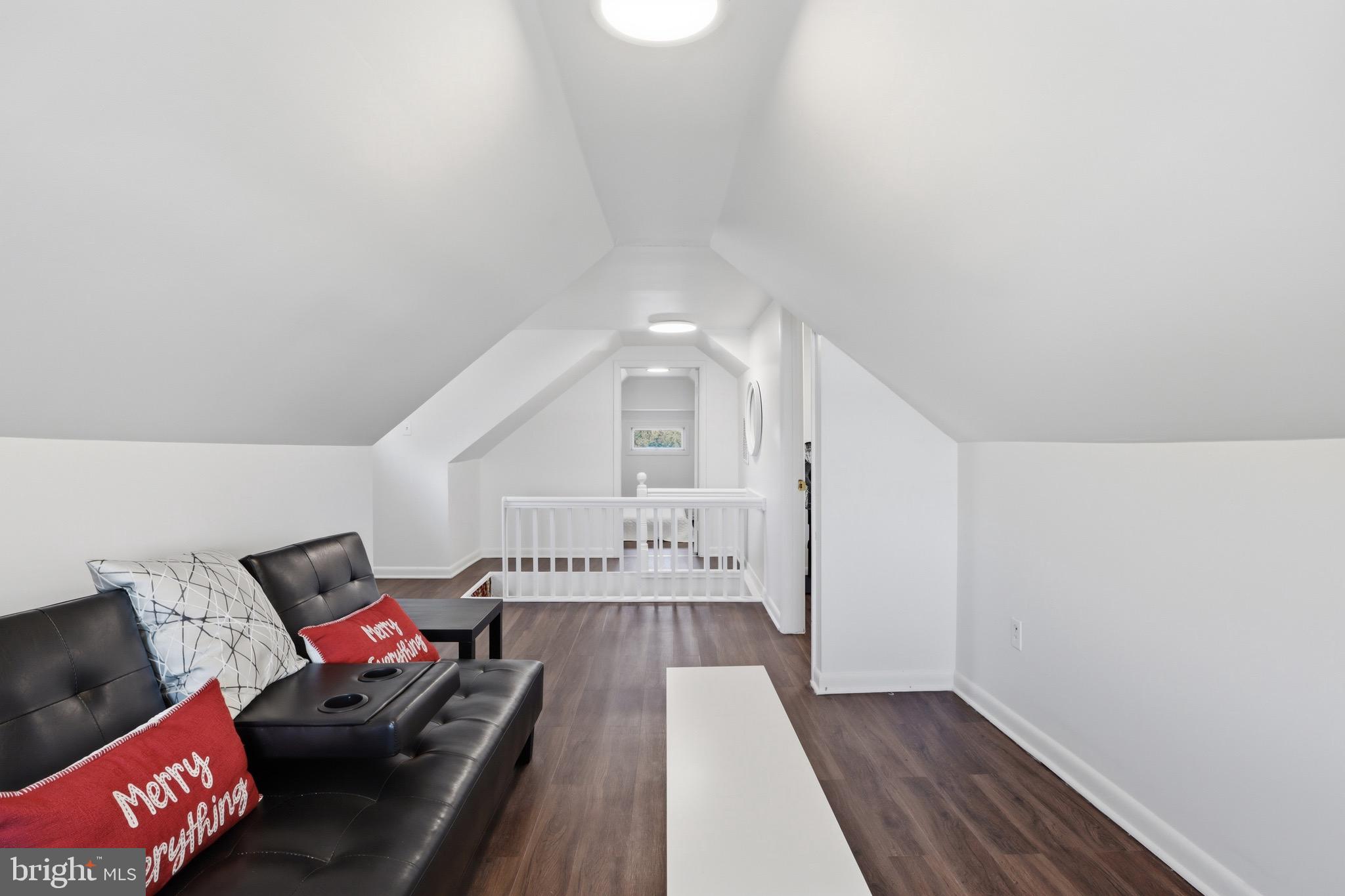 CEDAR BEACH - Residential