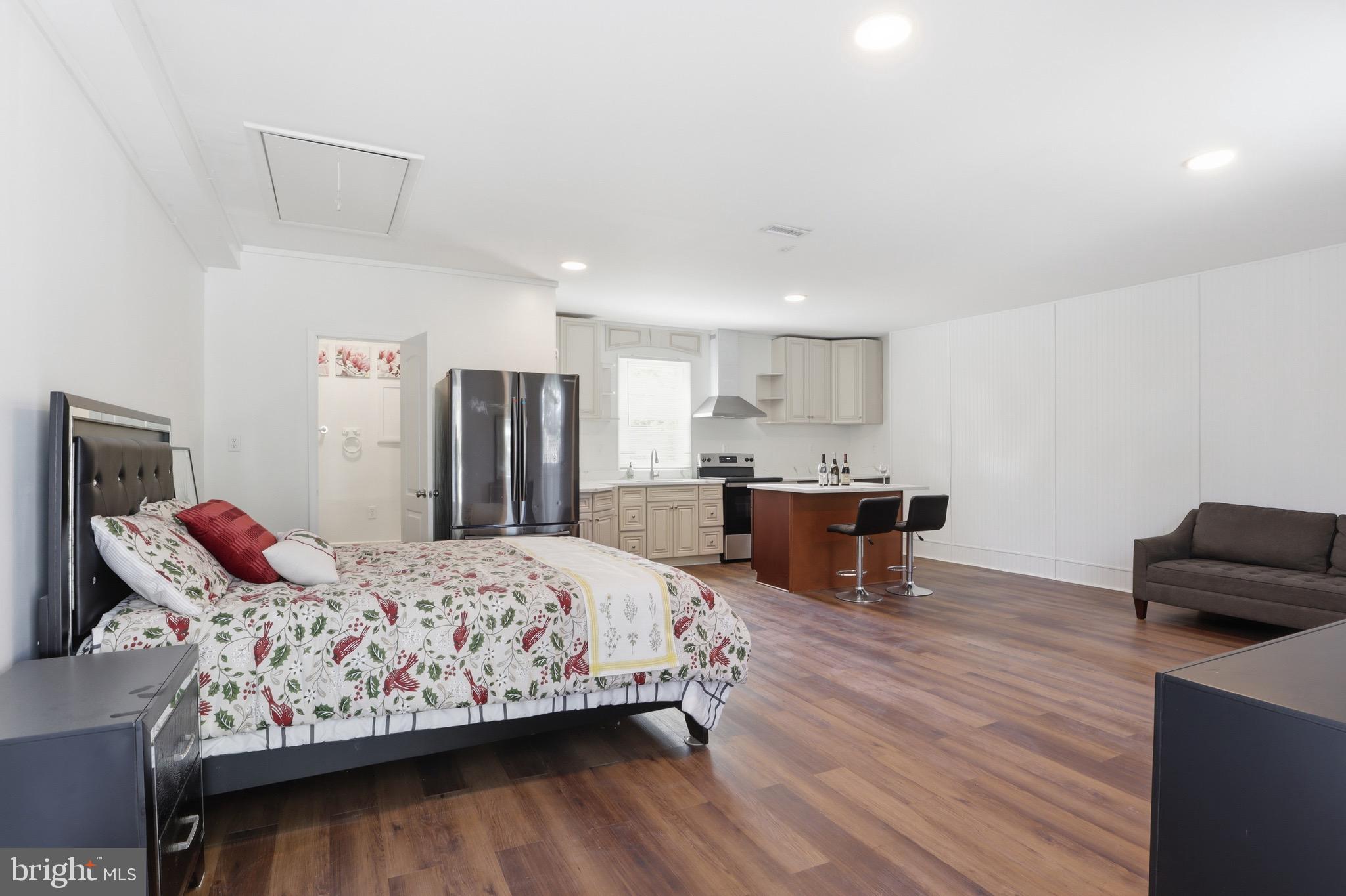 CEDAR BEACH - Residential