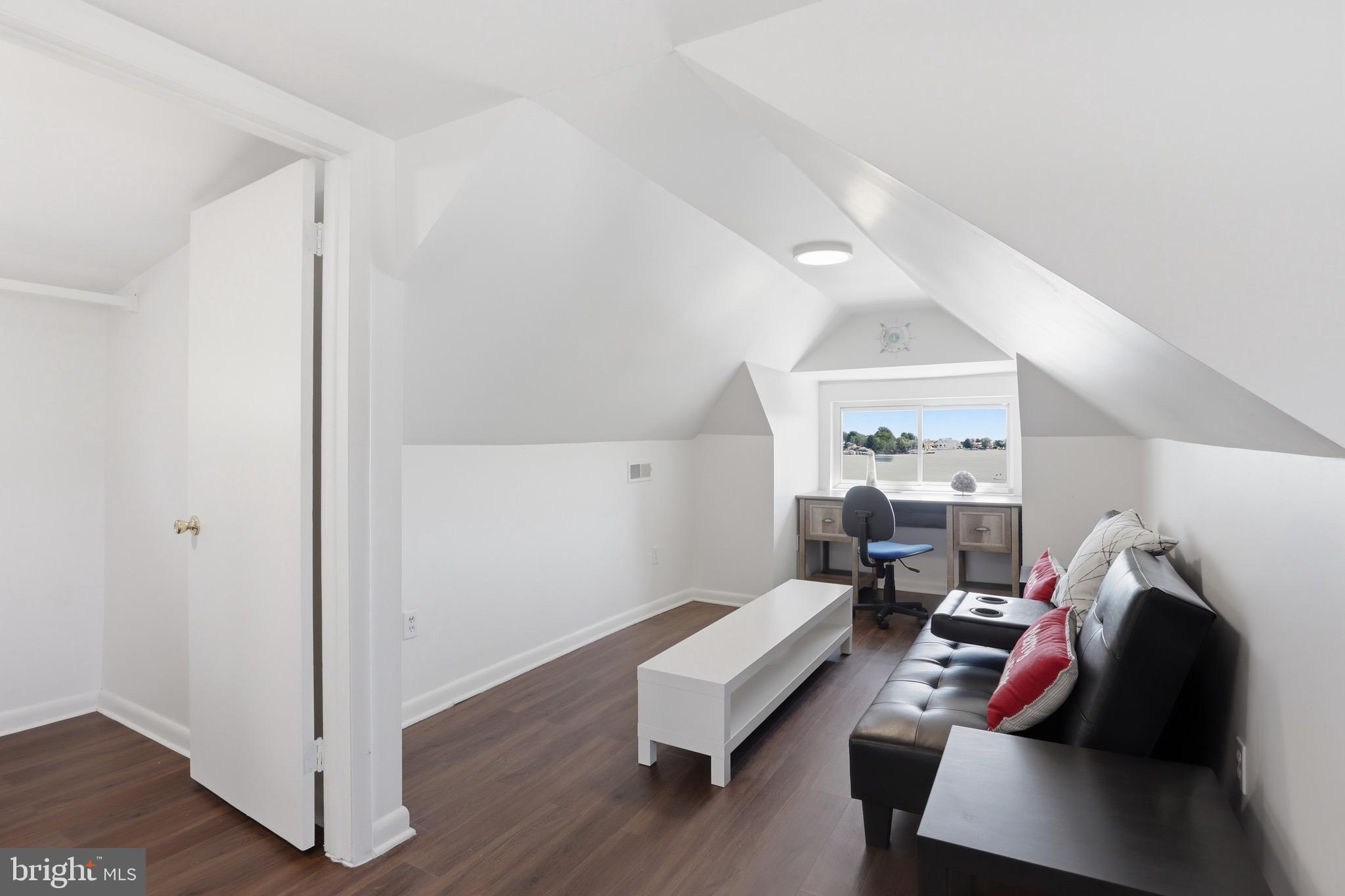 CEDAR BEACH - Residential