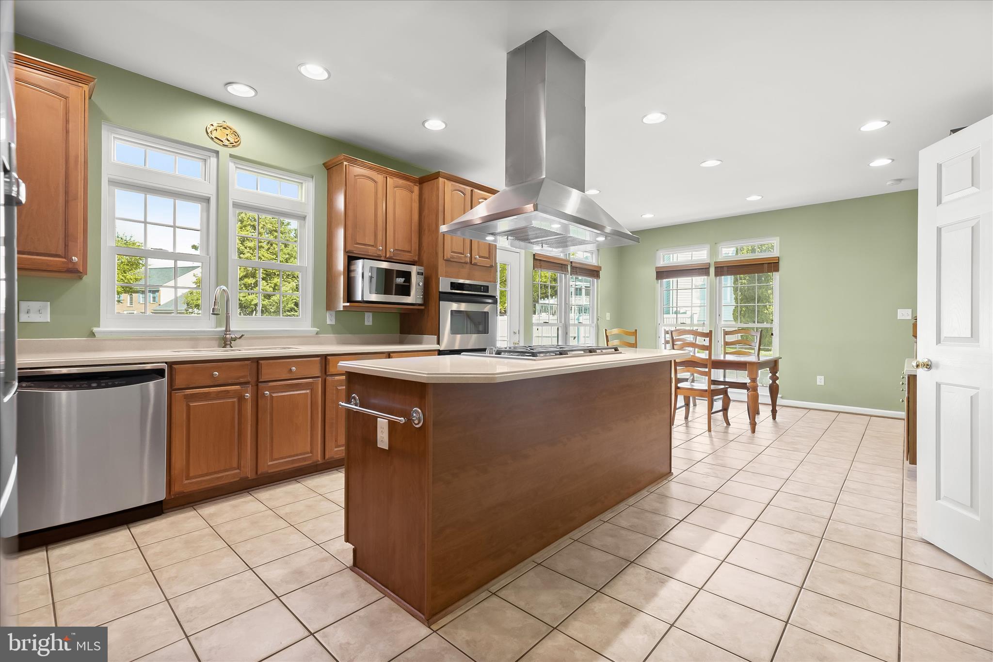 7184 COLLINGWOOD COURT