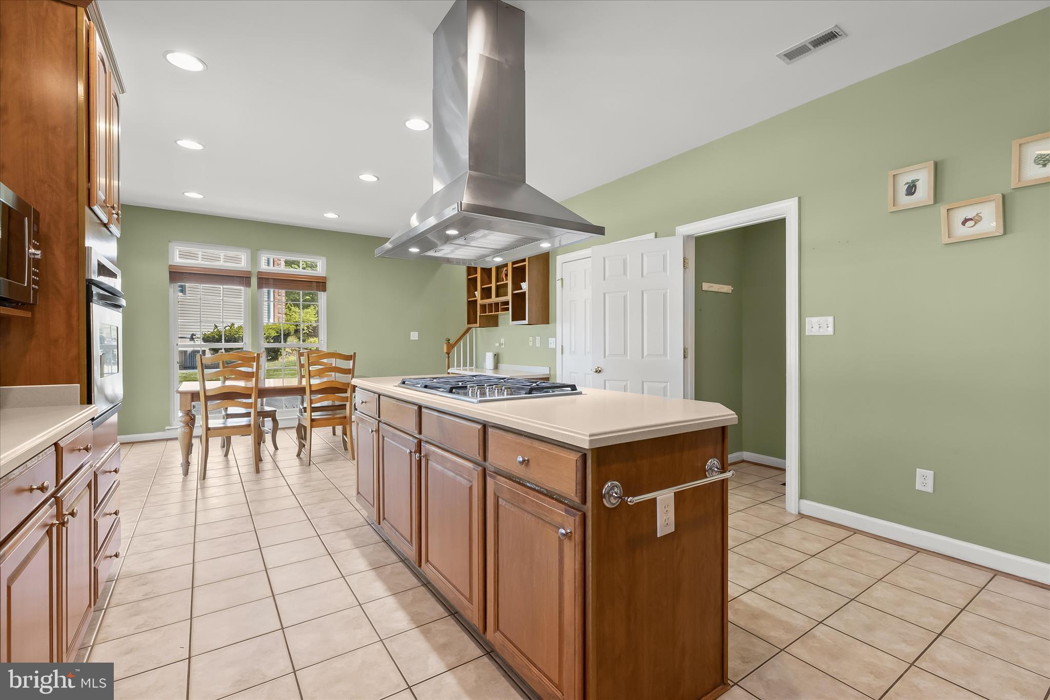 GROVEMONT - Residential