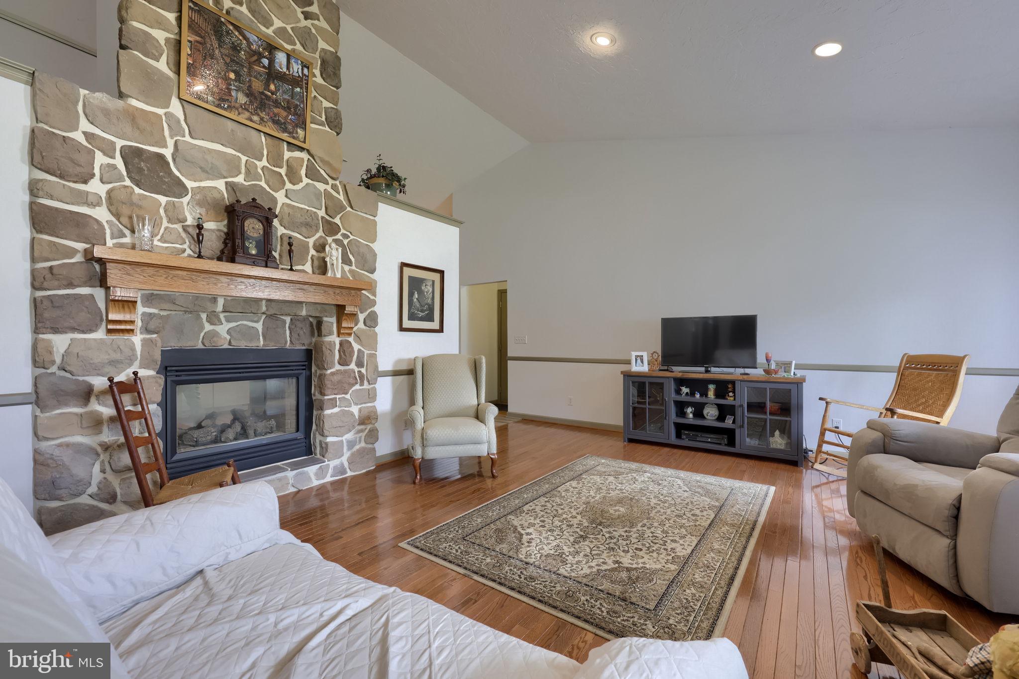 2806 SHERWOOD LANE