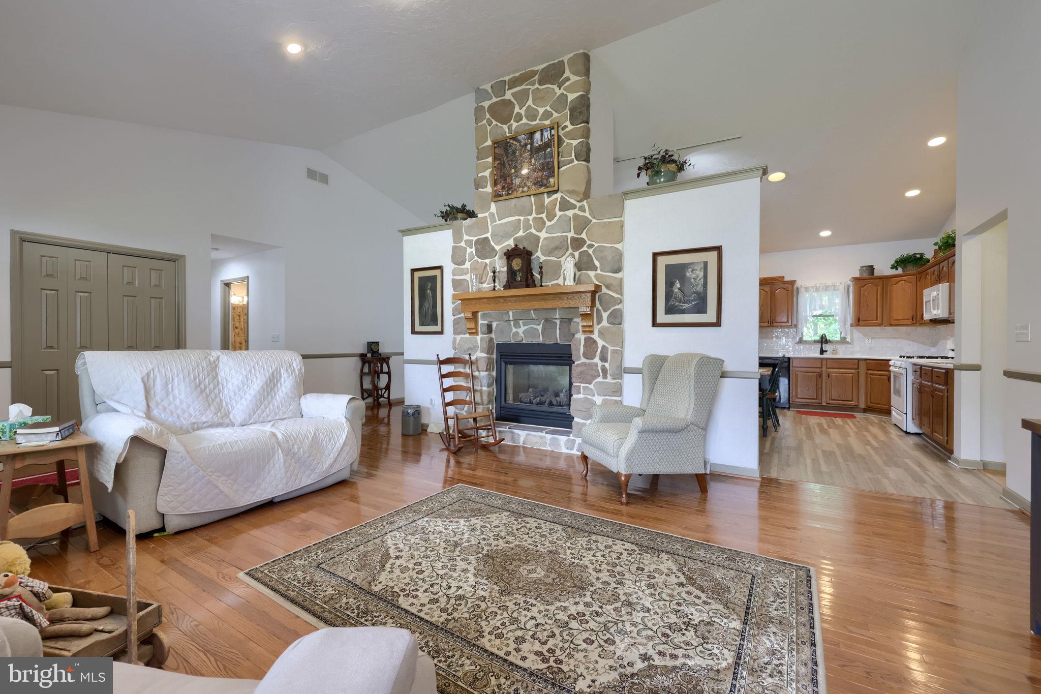 2806 SHERWOOD LANE