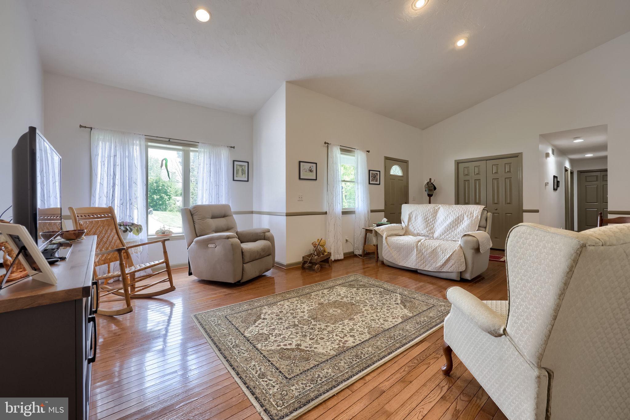 2806 SHERWOOD LANE