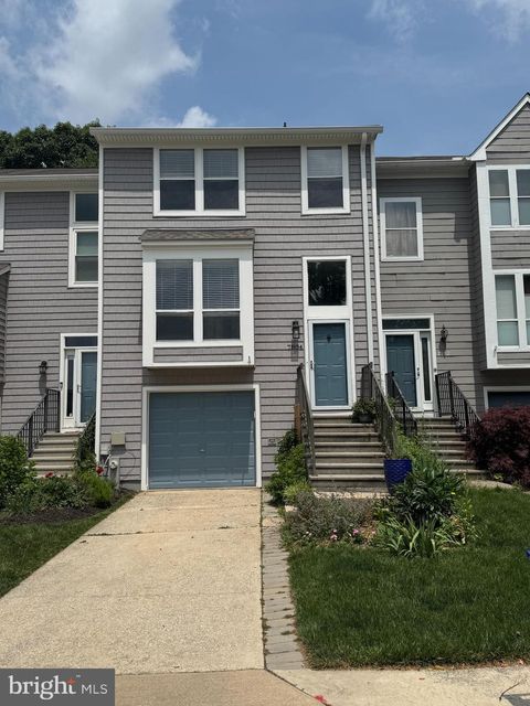 Townhouse For Rent - 7804 Old Farm Lane<br/> ELLICOTT CITY, MD 21043
