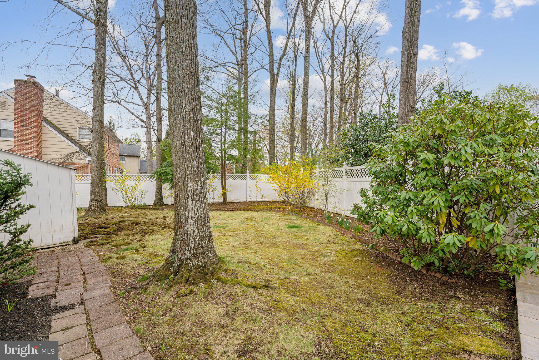 MONTROSE WOODS - Residential