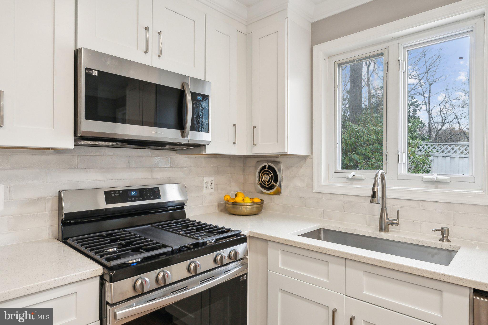 MONTROSE WOODS - Residential