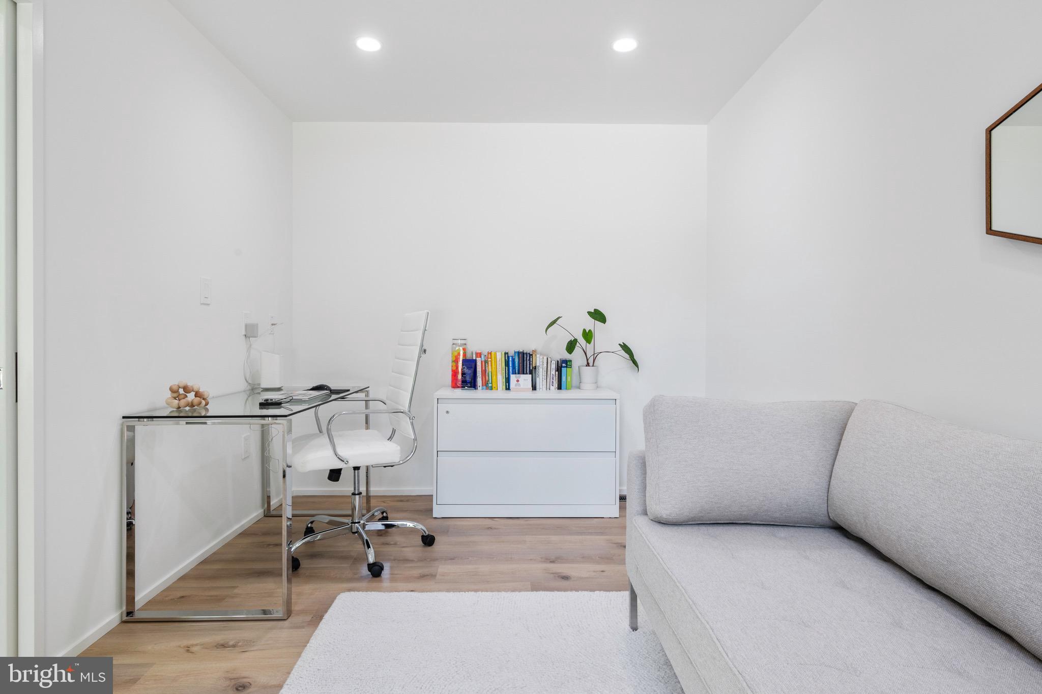 HOLLIN HILLS - Residential