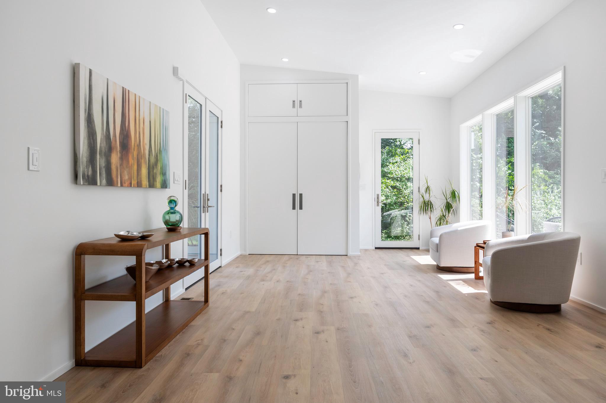 HOLLIN HILLS - Residential