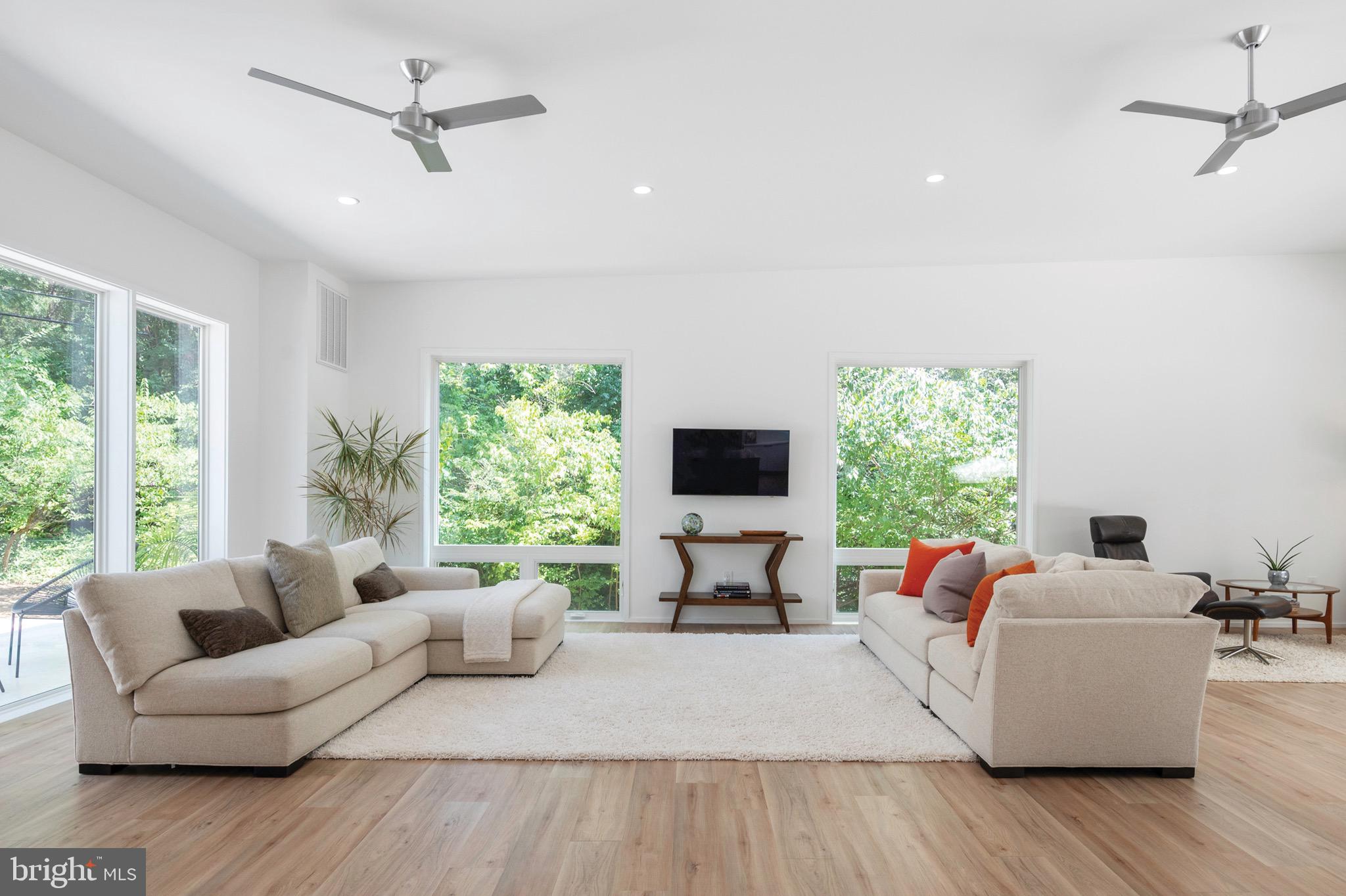 HOLLIN HILLS - Residential