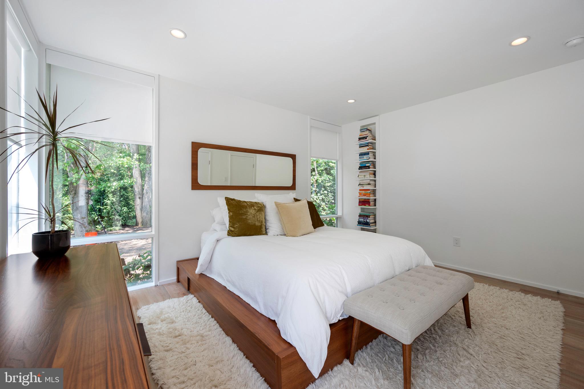 HOLLIN HILLS - Residential