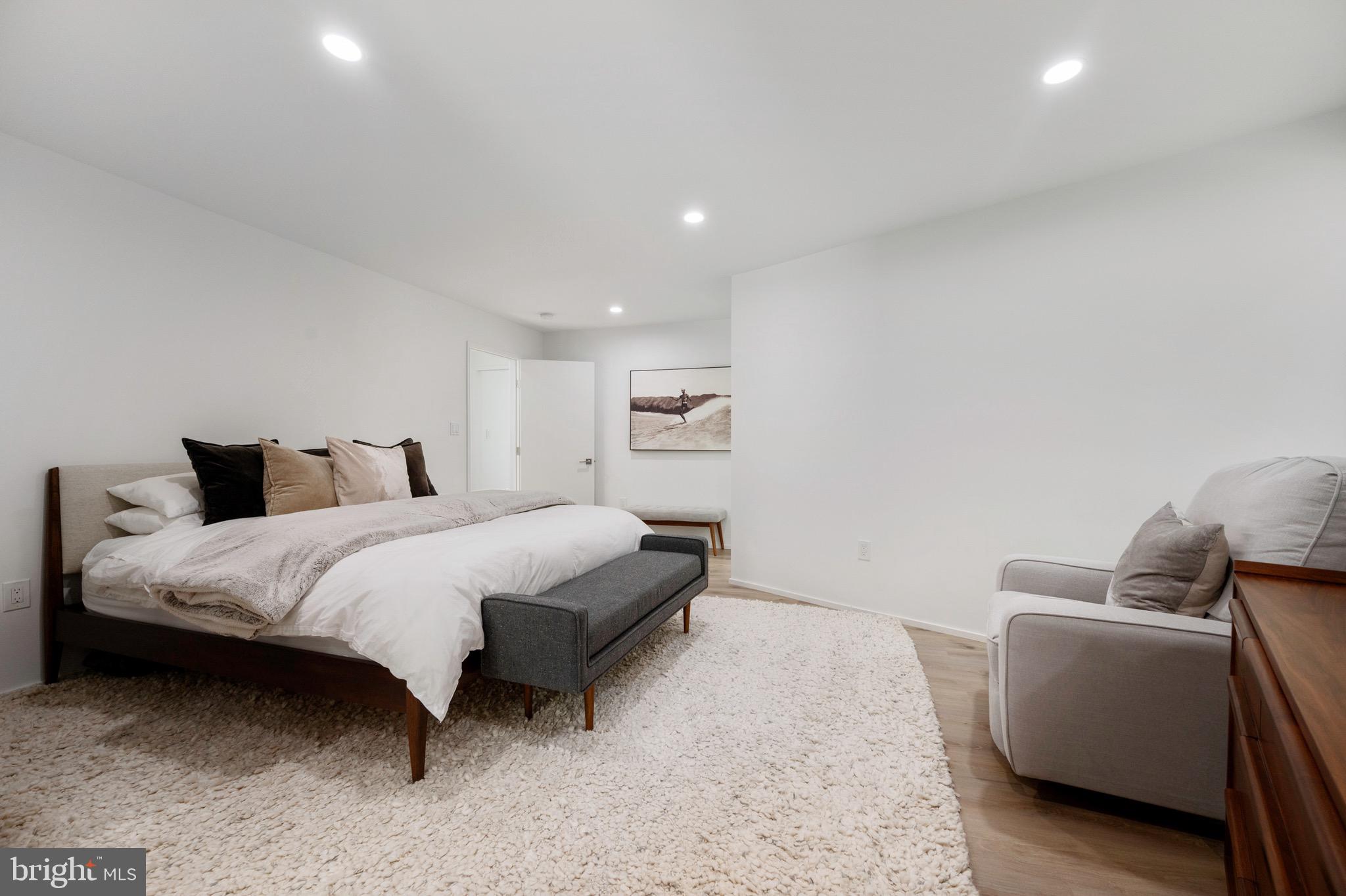 HOLLIN HILLS - Residential