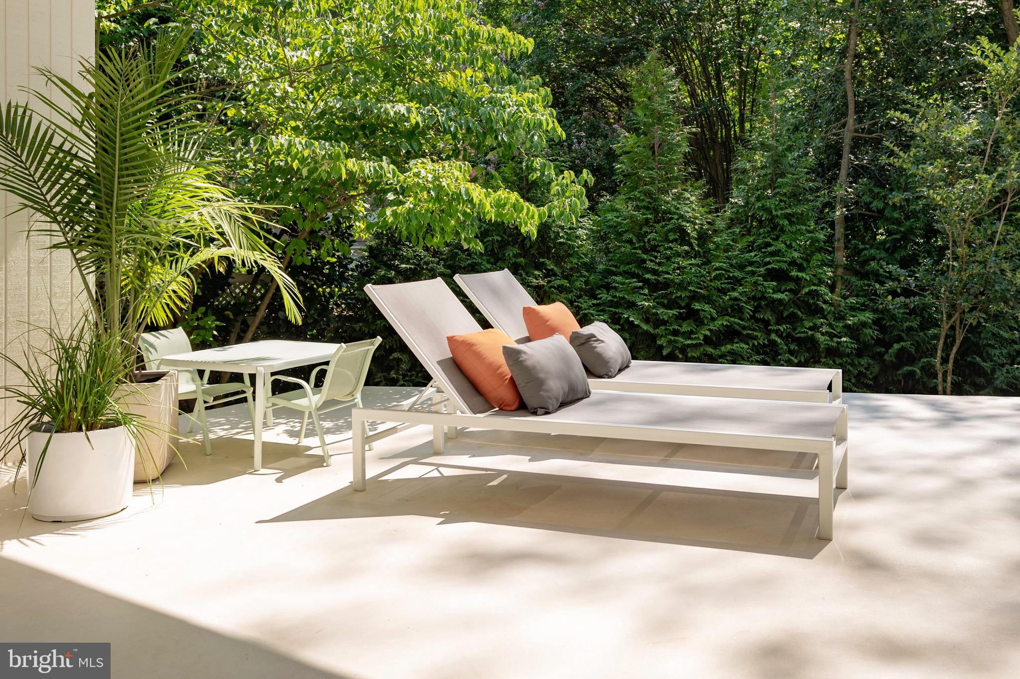 HOLLIN HILLS - Residential