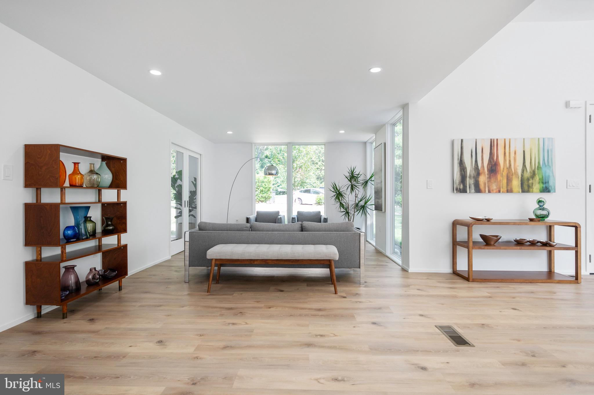 HOLLIN HILLS - Residential