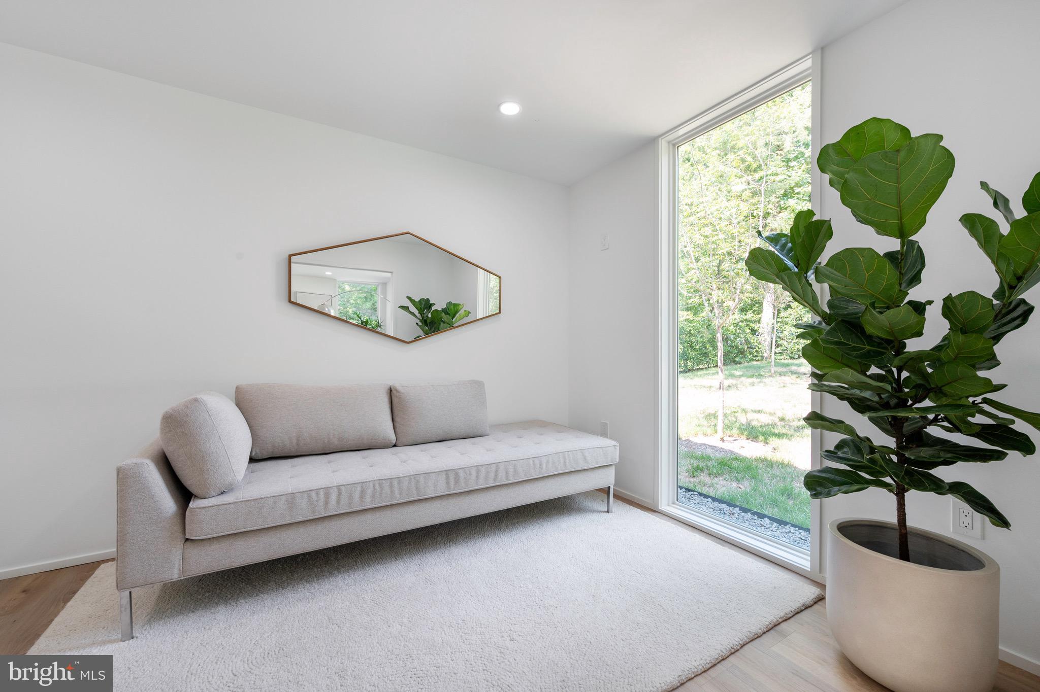 HOLLIN HILLS - Residential