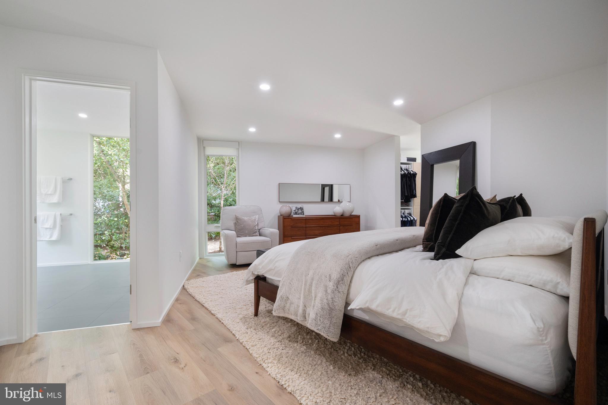 HOLLIN HILLS - Residential