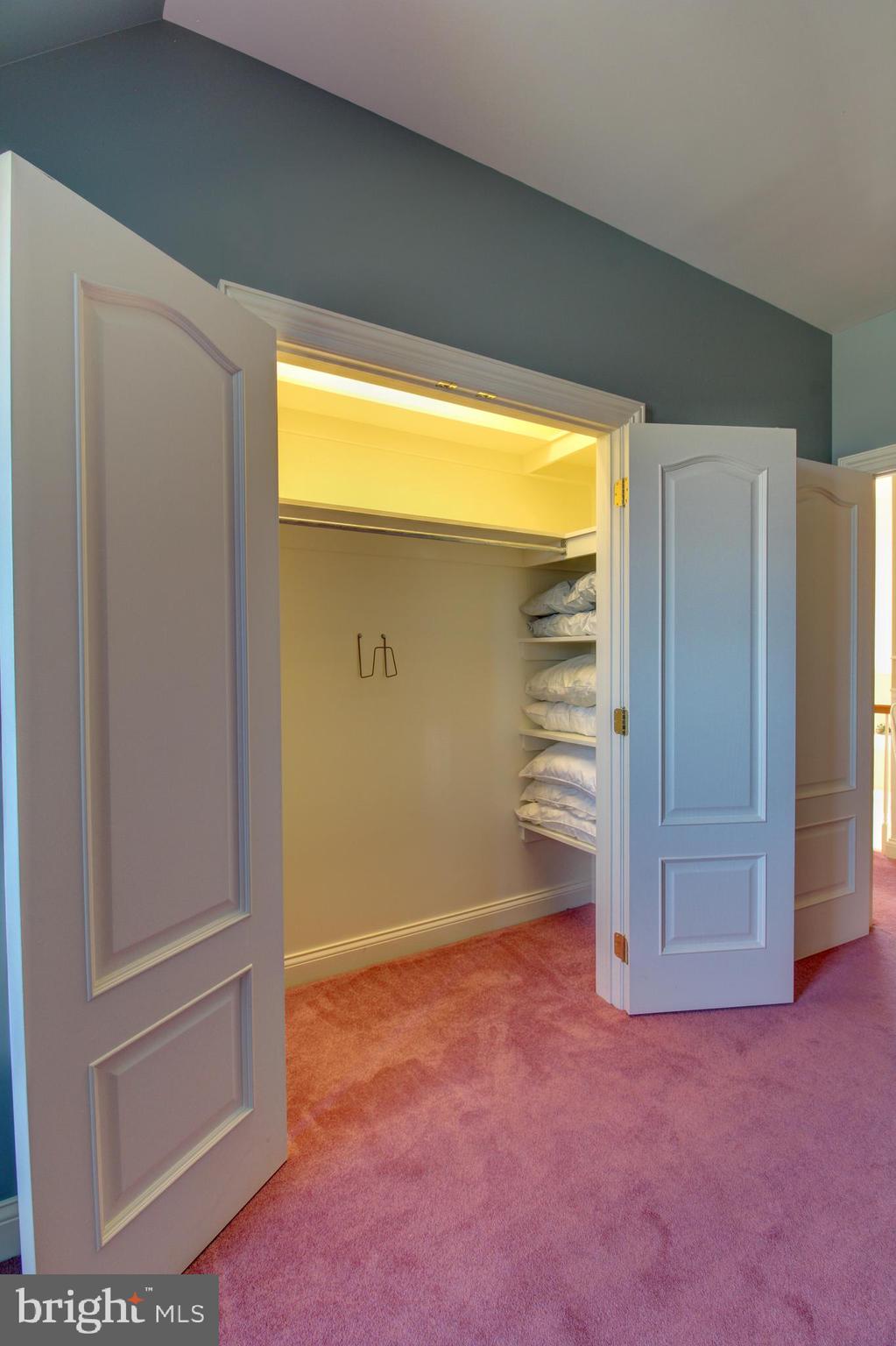 EAGLES NEST - Residential Lease