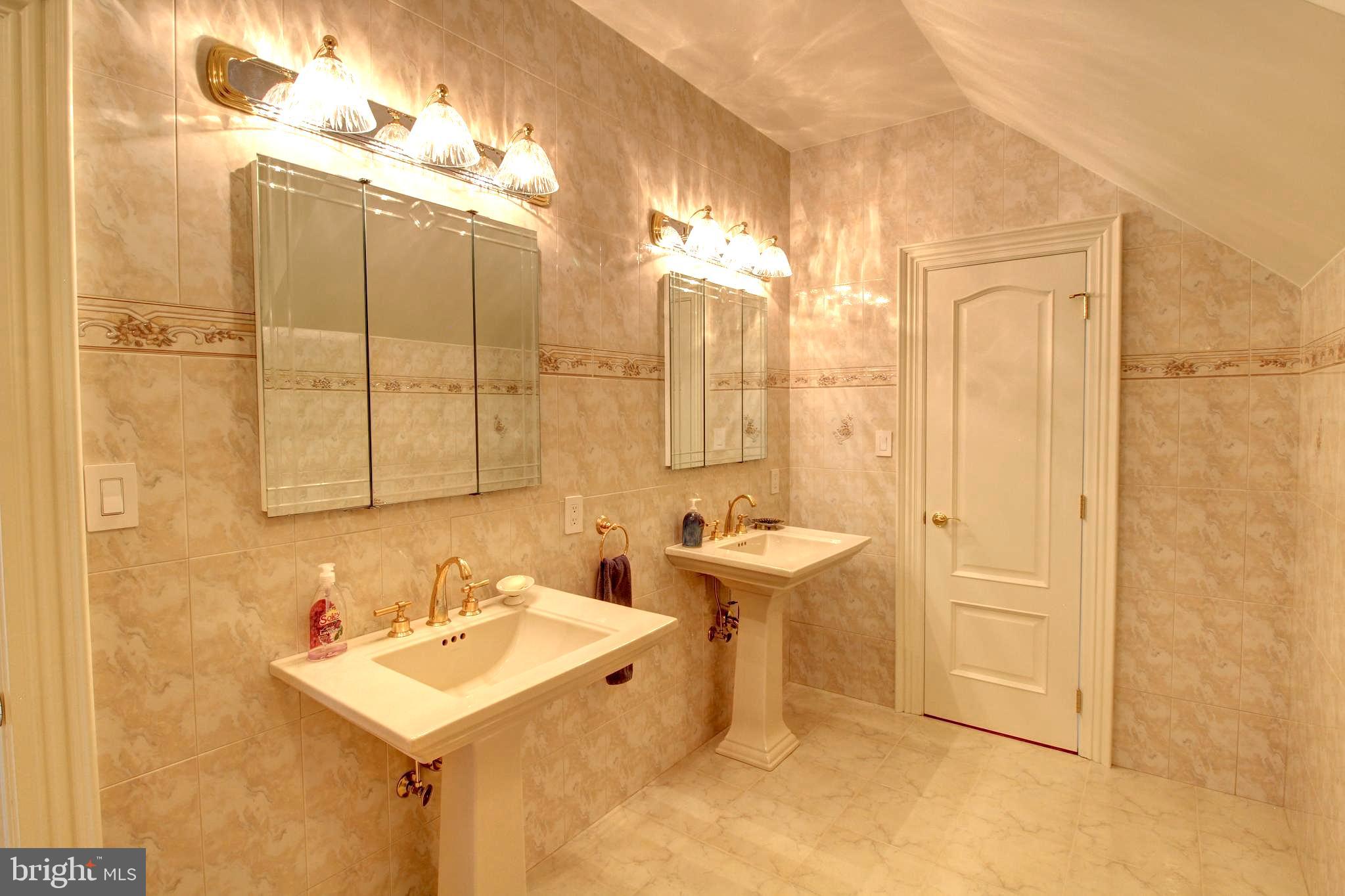 EAGLES NEST - Residential Lease