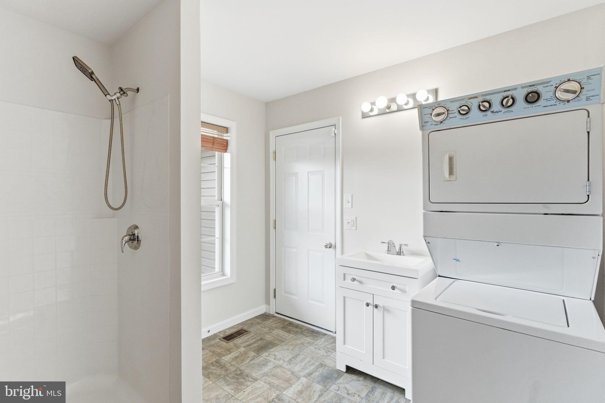 VIOLET KNOLL - Residential