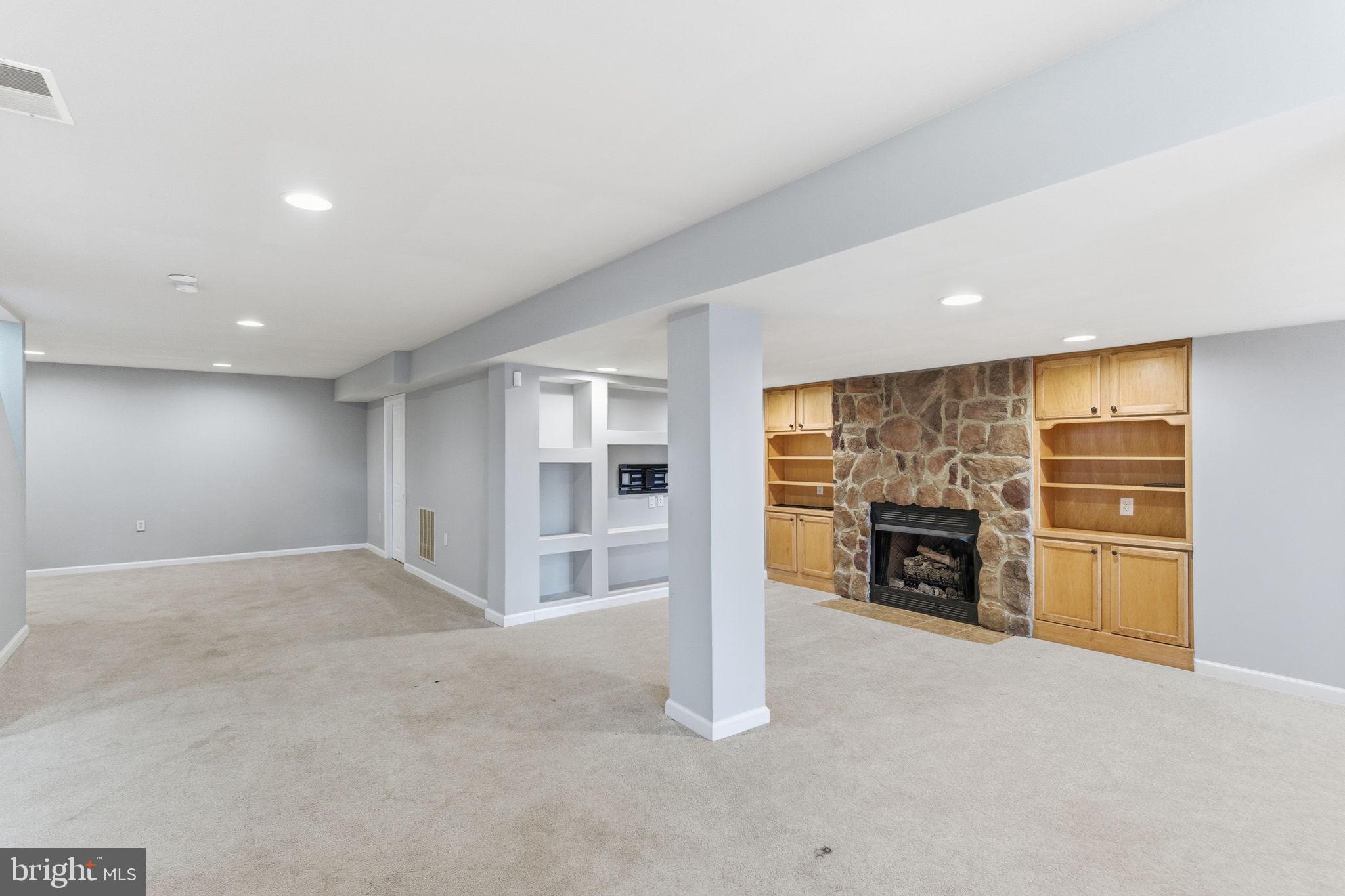 VIOLET KNOLL - Residential