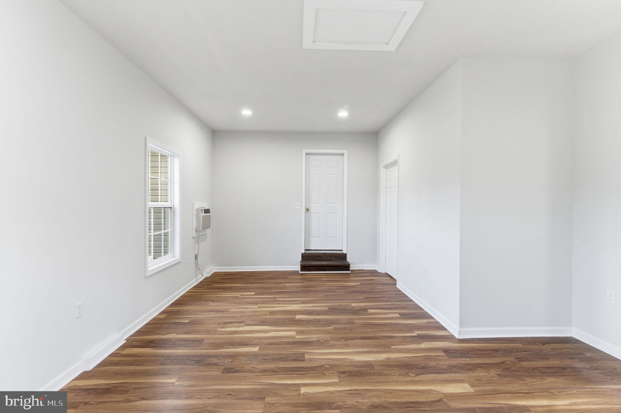 VIOLET KNOLL - Residential