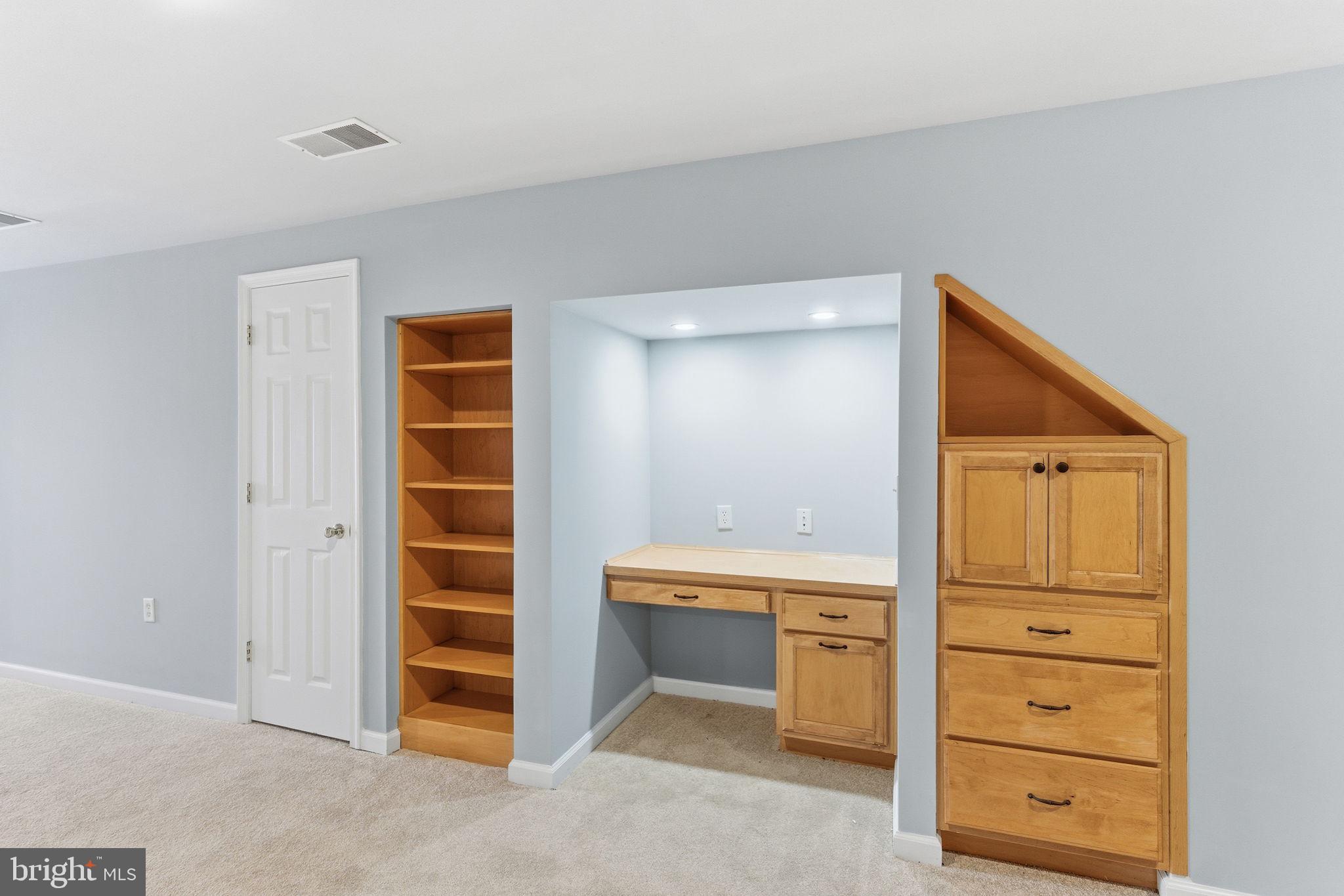 VIOLET KNOLL - Residential