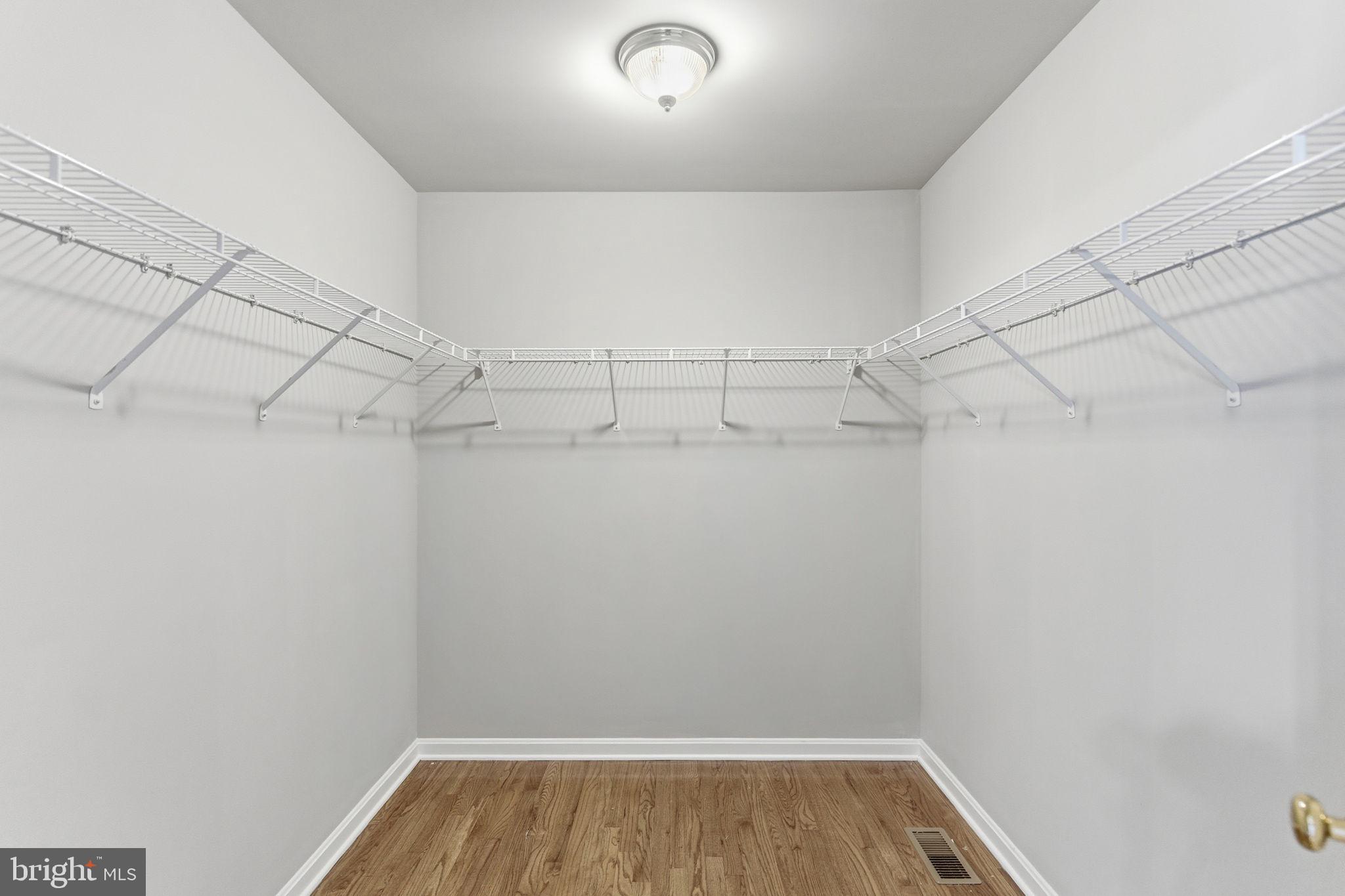 VIOLET KNOLL - Residential