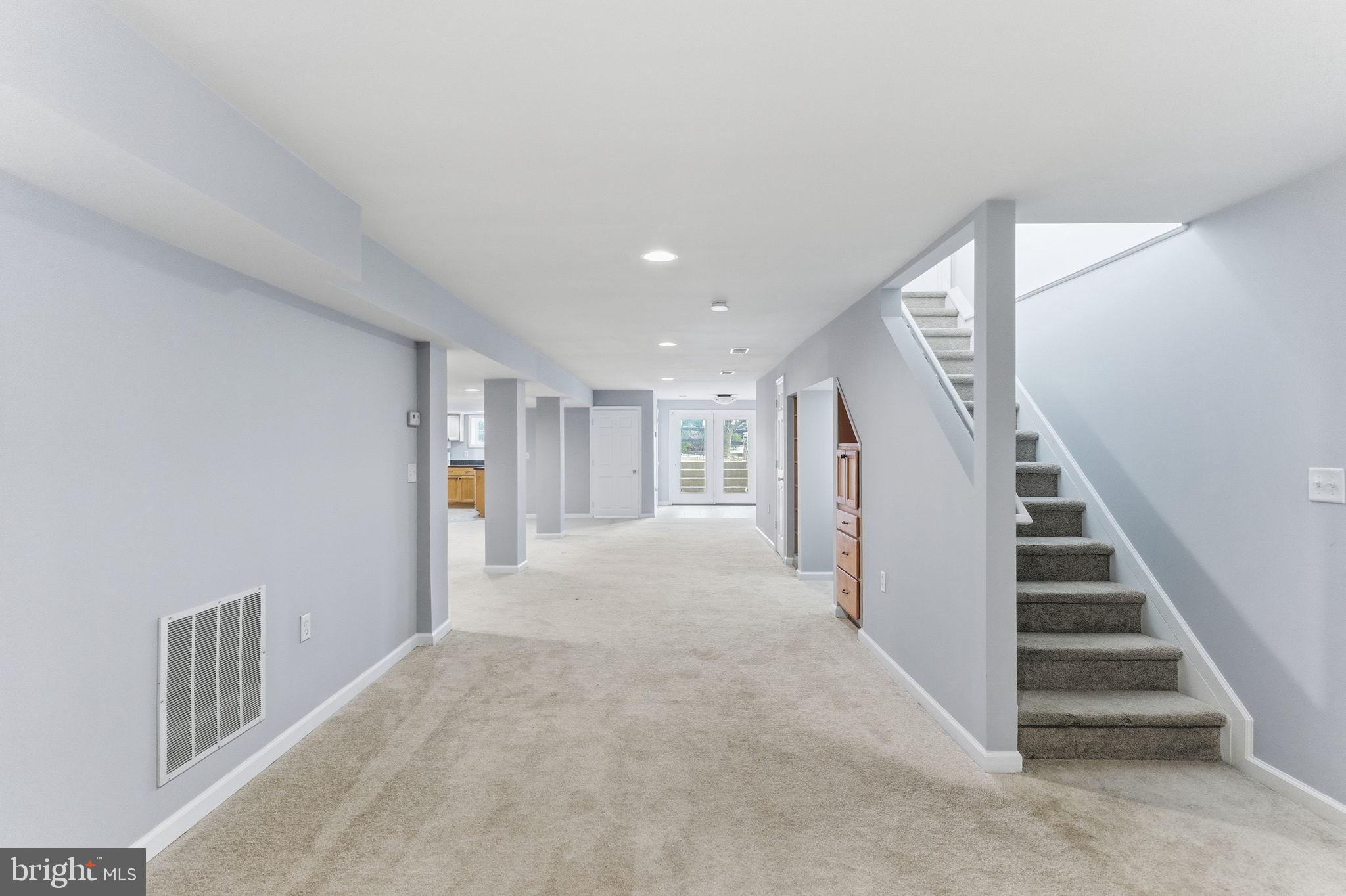 VIOLET KNOLL - Residential