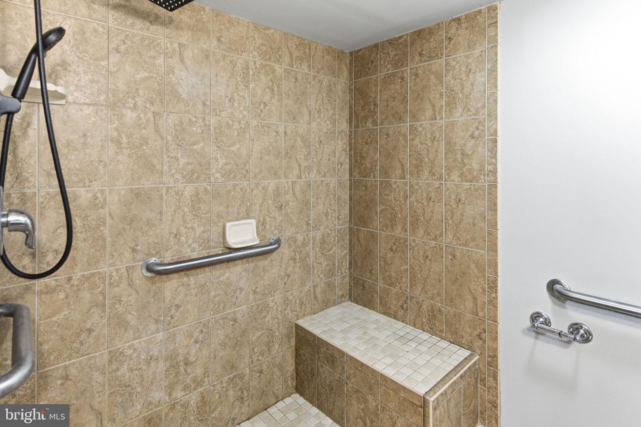 VIOLET KNOLL - Residential