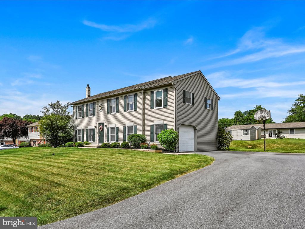 Photo of 24 Oakmont Court, Denver, PA 17517 (MLS # PALA2052242)