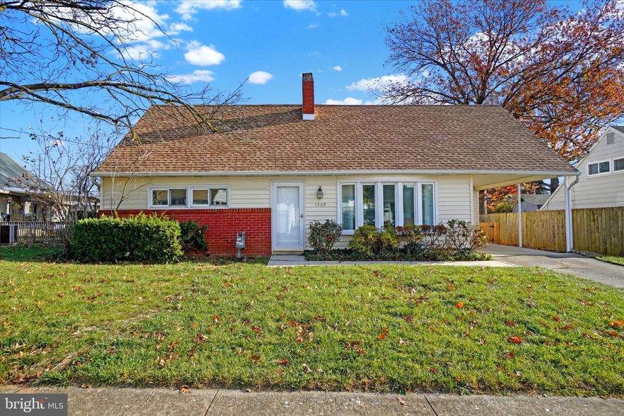 Welcome to this charming 4-bedroom, 2-bathroom home located in the desirable Fireside community. This well-maintained home offers fresh flooring throughout, creating a modern and inviting atmosphere. Enjoy the privacy of a spacious backyard, perfect for outdoor relaxation and entertaining. With its prime location, you'll be just minutes away from shopping, dining, and major highways, making it easy to access everything you need. Whether you're entertaining or simply enjoying quiet time at home, this property offers the perfect combination of comfort and convenience. Don't miss out on this wonderful opportunity!