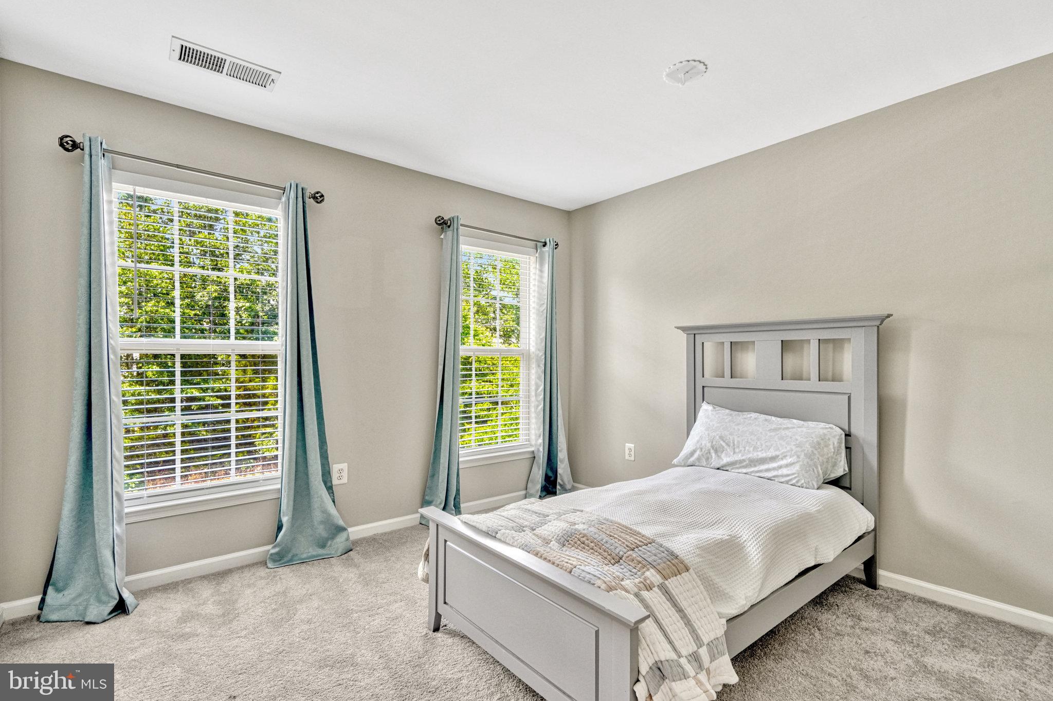 SOUTH RIDING - Residential