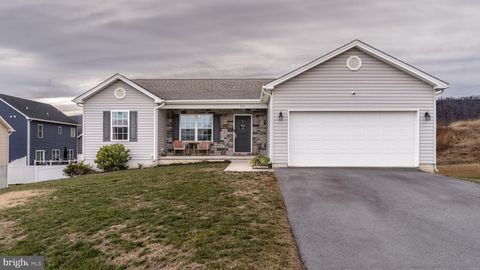 33 TWICKENHAM DRIVE MARTINSBURG WV 25403