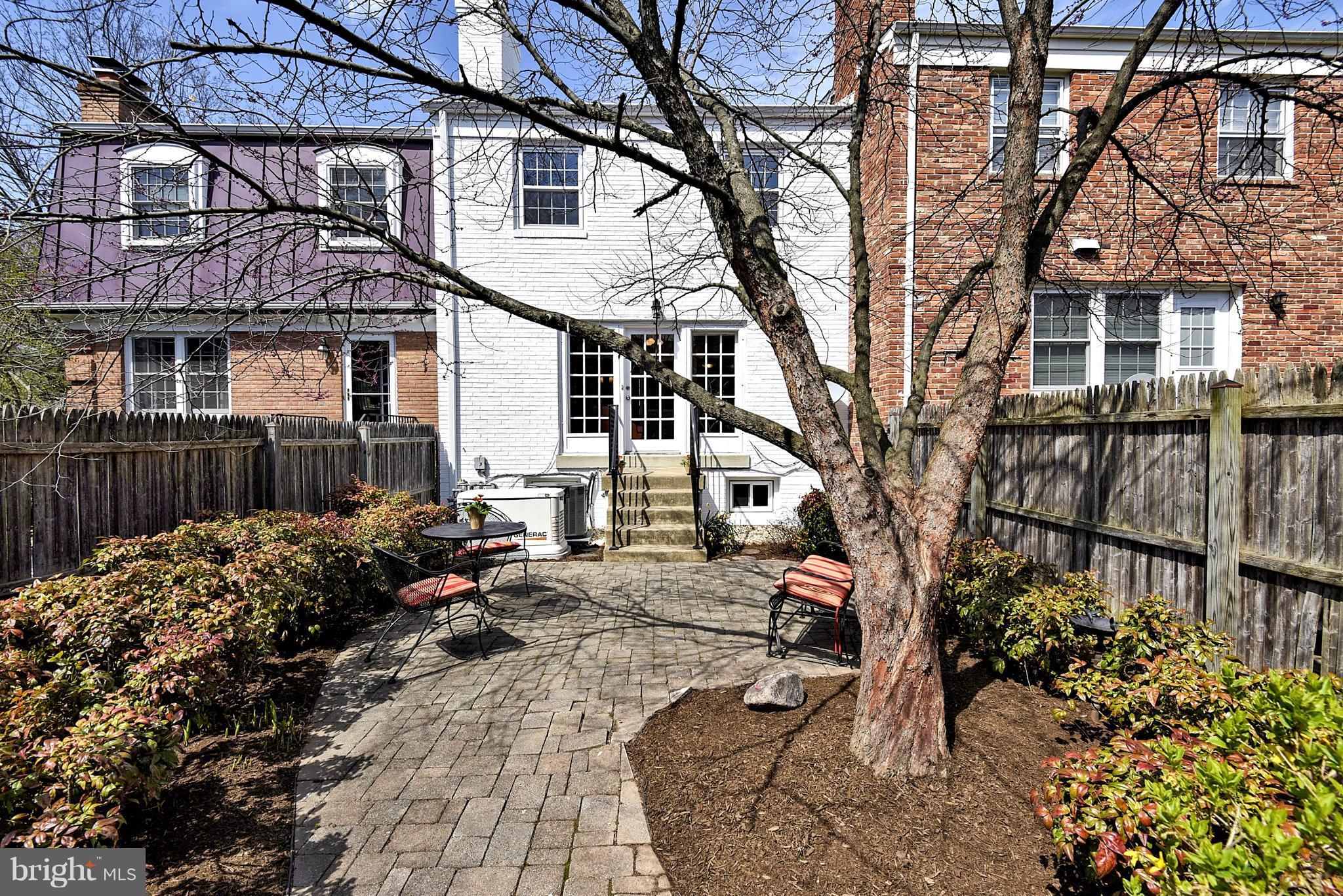 KINGS MANOR TOWNE HOUSES - Residential