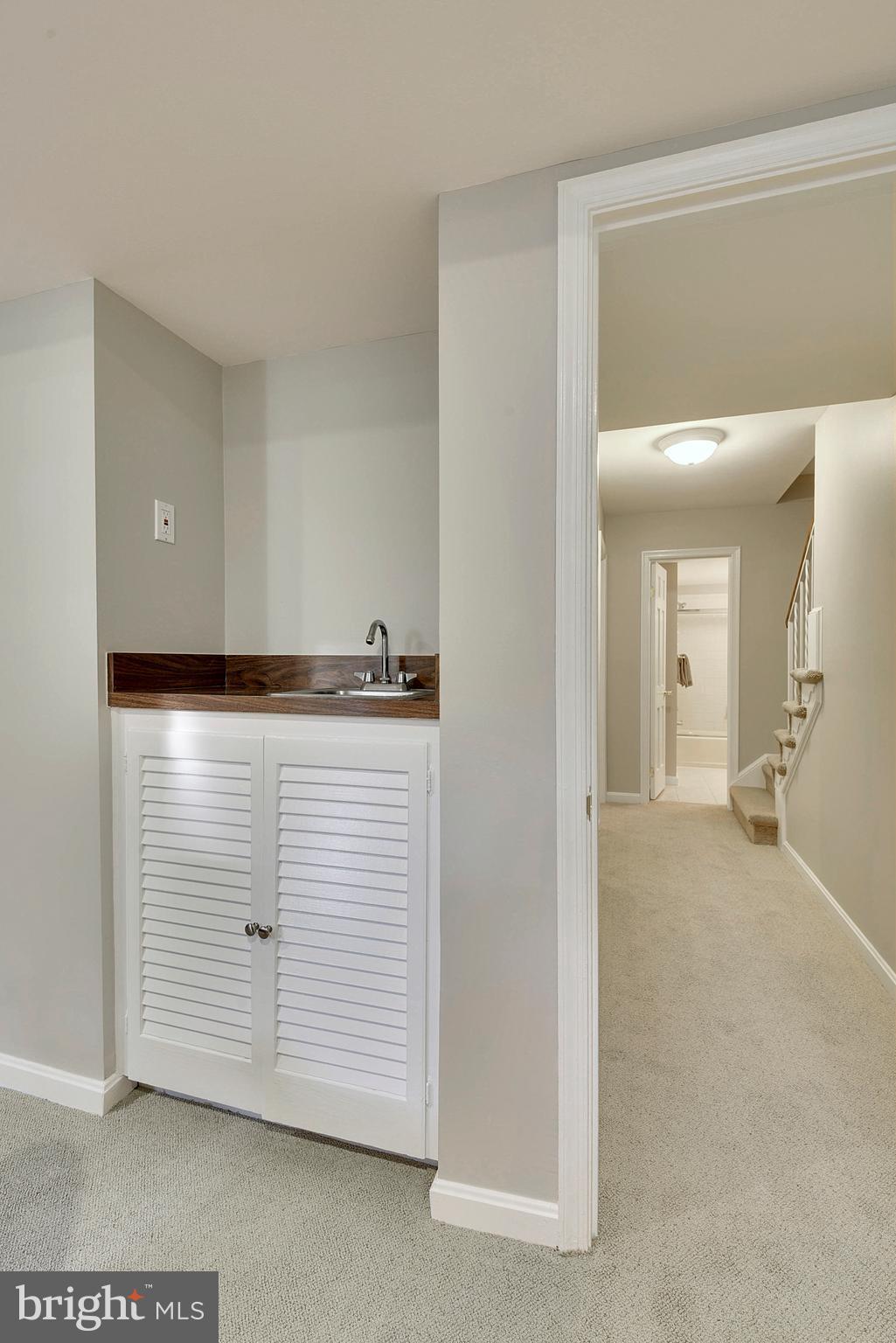 KINGS MANOR TOWNE HOUSES - Residential