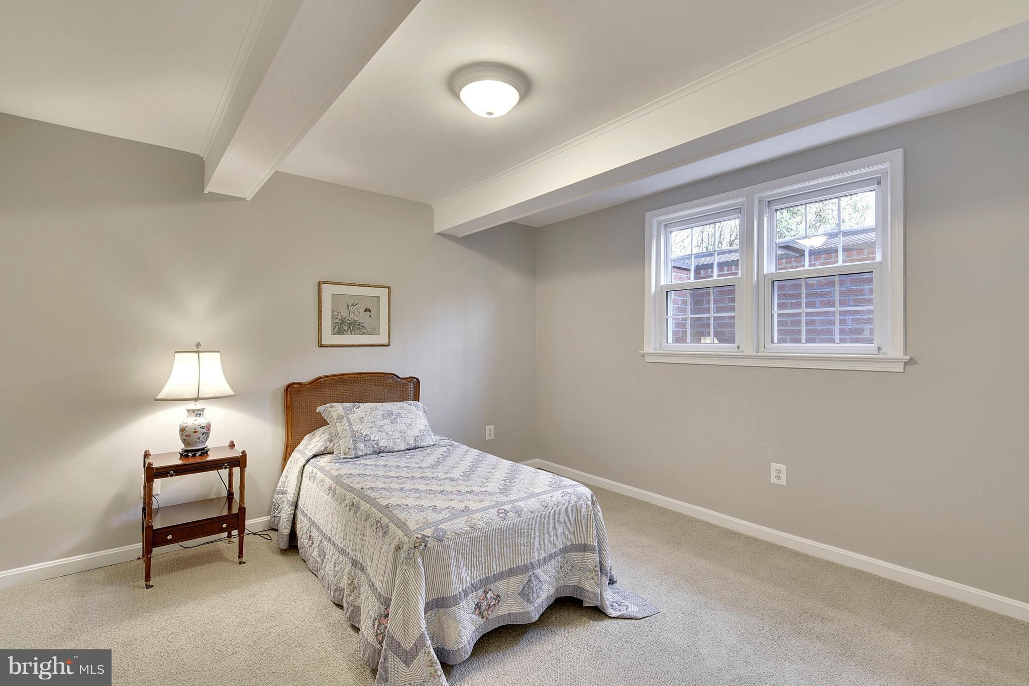 KINGS MANOR TOWNE HOUSES - Residential