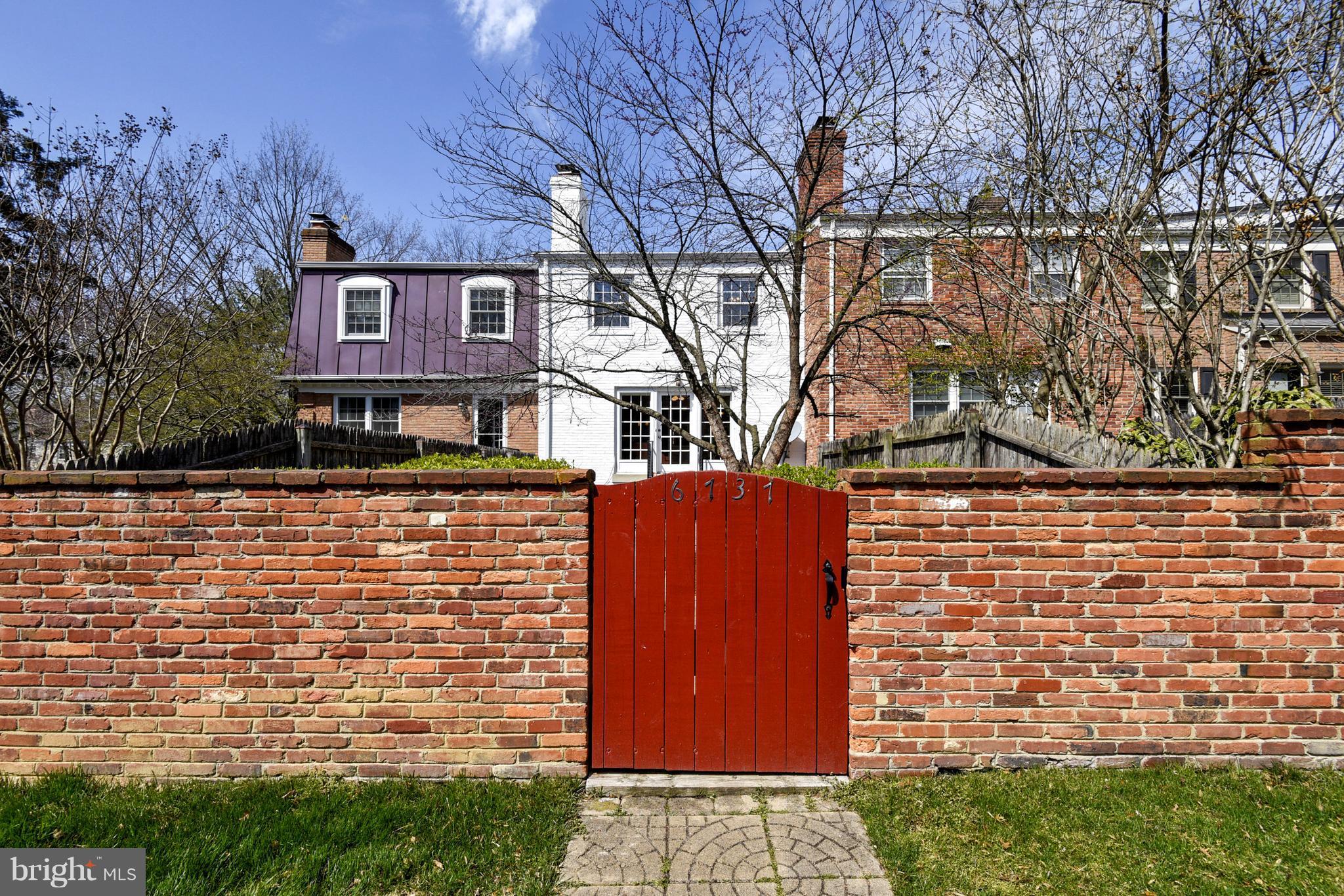 KINGS MANOR TOWNE HOUSES - Residential