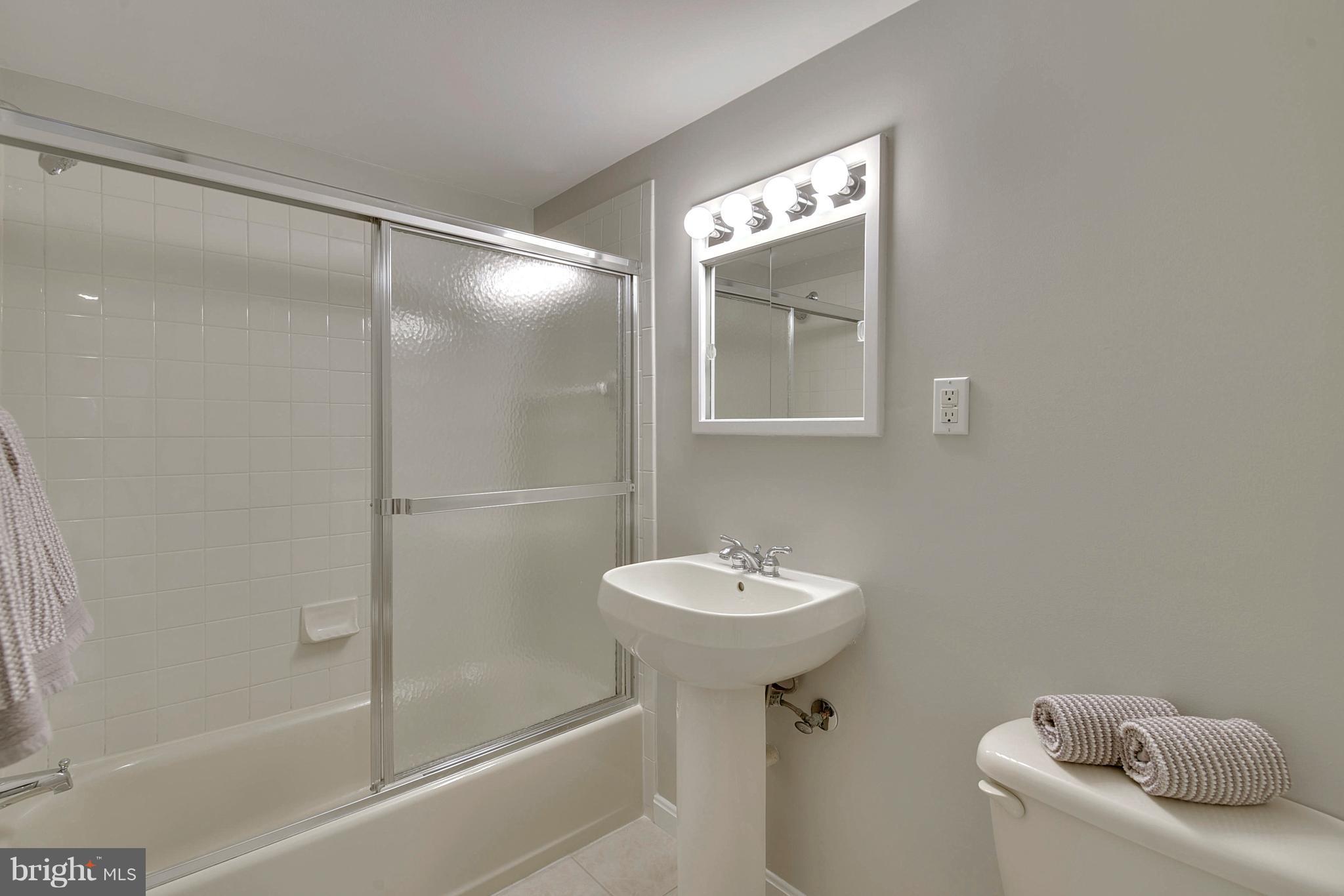 KINGS MANOR TOWNE HOUSES - Residential