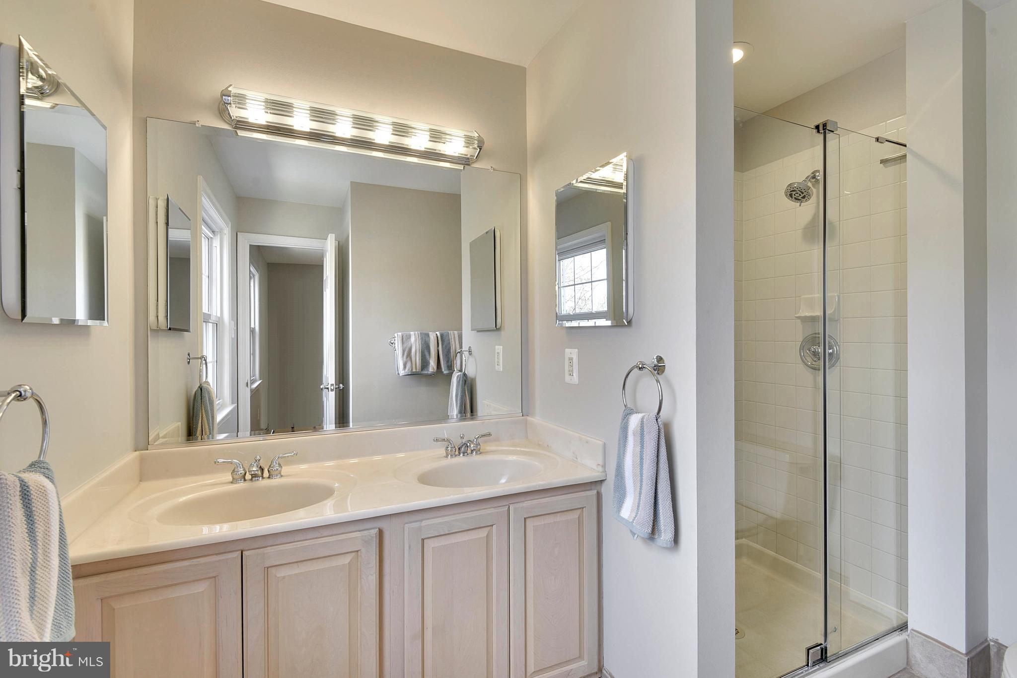 KINGS MANOR TOWNE HOUSES - Residential