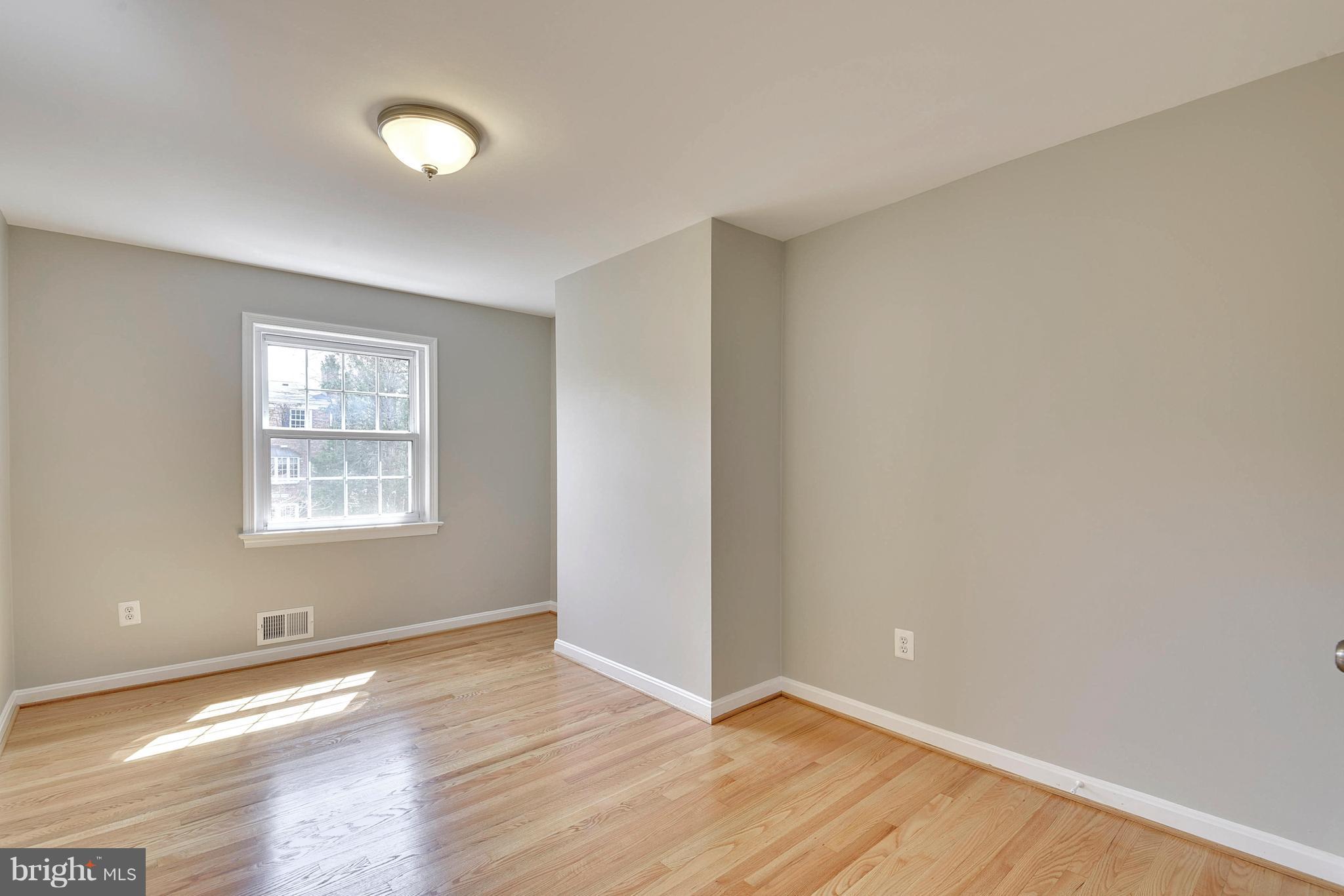 KINGS MANOR TOWNE HOUSES - Residential