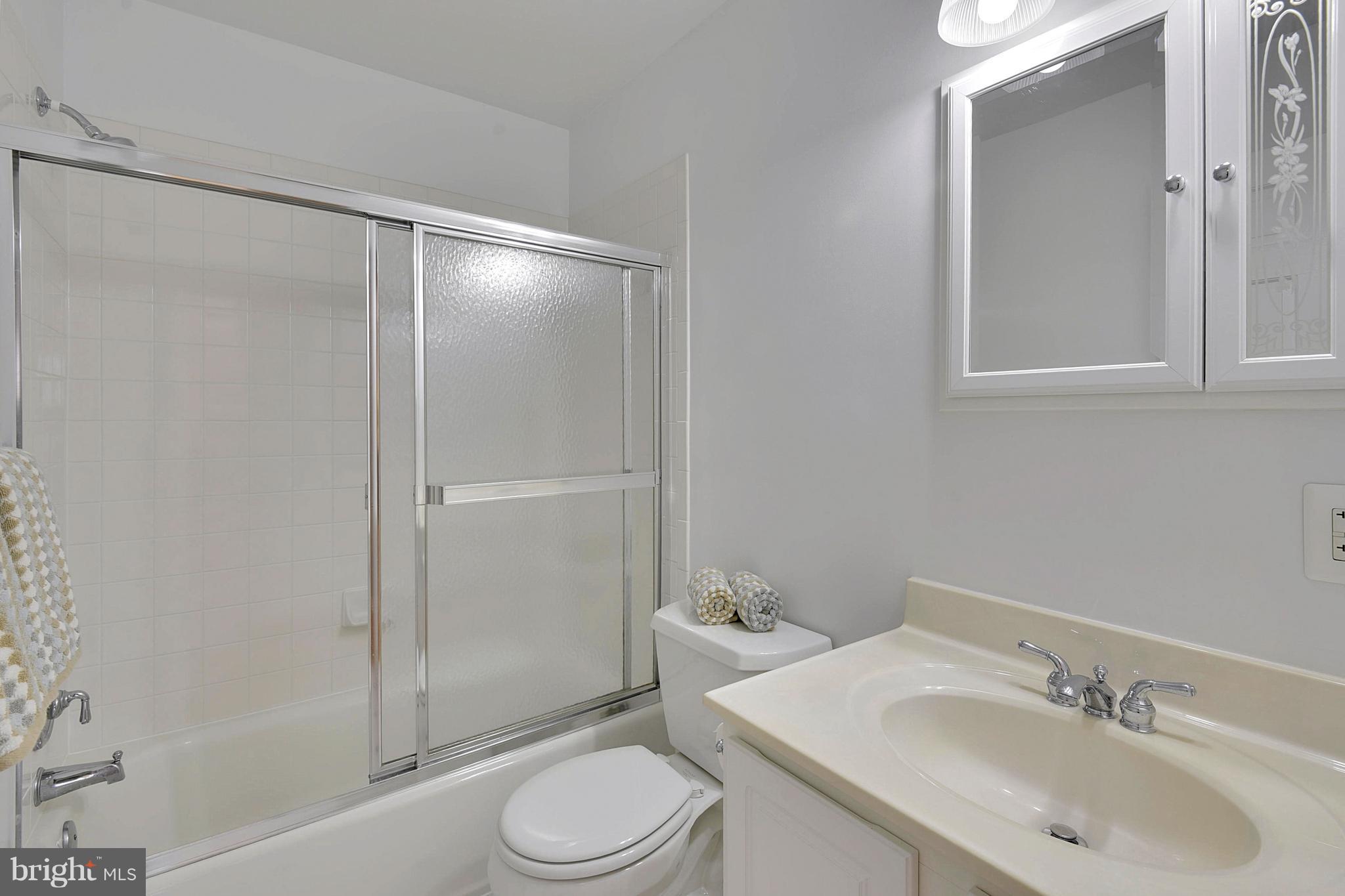 KINGS MANOR TOWNE HOUSES - Residential