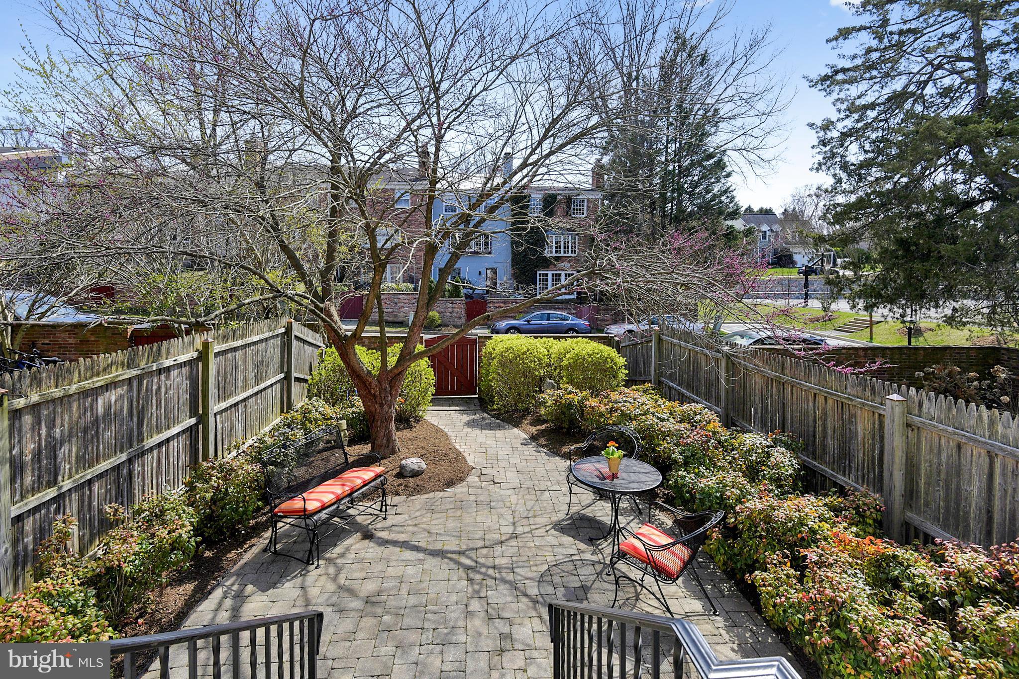 KINGS MANOR TOWNE HOUSES - Residential