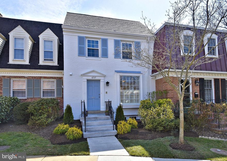 Elegant, sparkling townhouse in popular Kings Manor in the heart of McLean. Brand new kitchen including stainless steel appliances, granite, lighting and new hardwoods with bay windows. New HVAC, exterior & interior paint and many recent updates. Au-pair suite in lower level. New carpet in lower level. Walk-in pantry. Fenced in backyard with patio. Close to DC, Dulles and Metro. Langley HS.