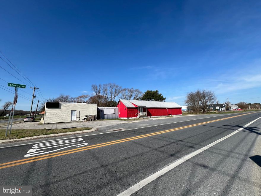 A 200 SF del-dot approved food truck site offered at $600 Monthly Gross. The site is located on the corner of a busy four-way stop which provides great exposure to passing traffic. This site can go hand in hand with the 1550 SF warehouse space located on the same property  offered at $1500 Monthly Gross.