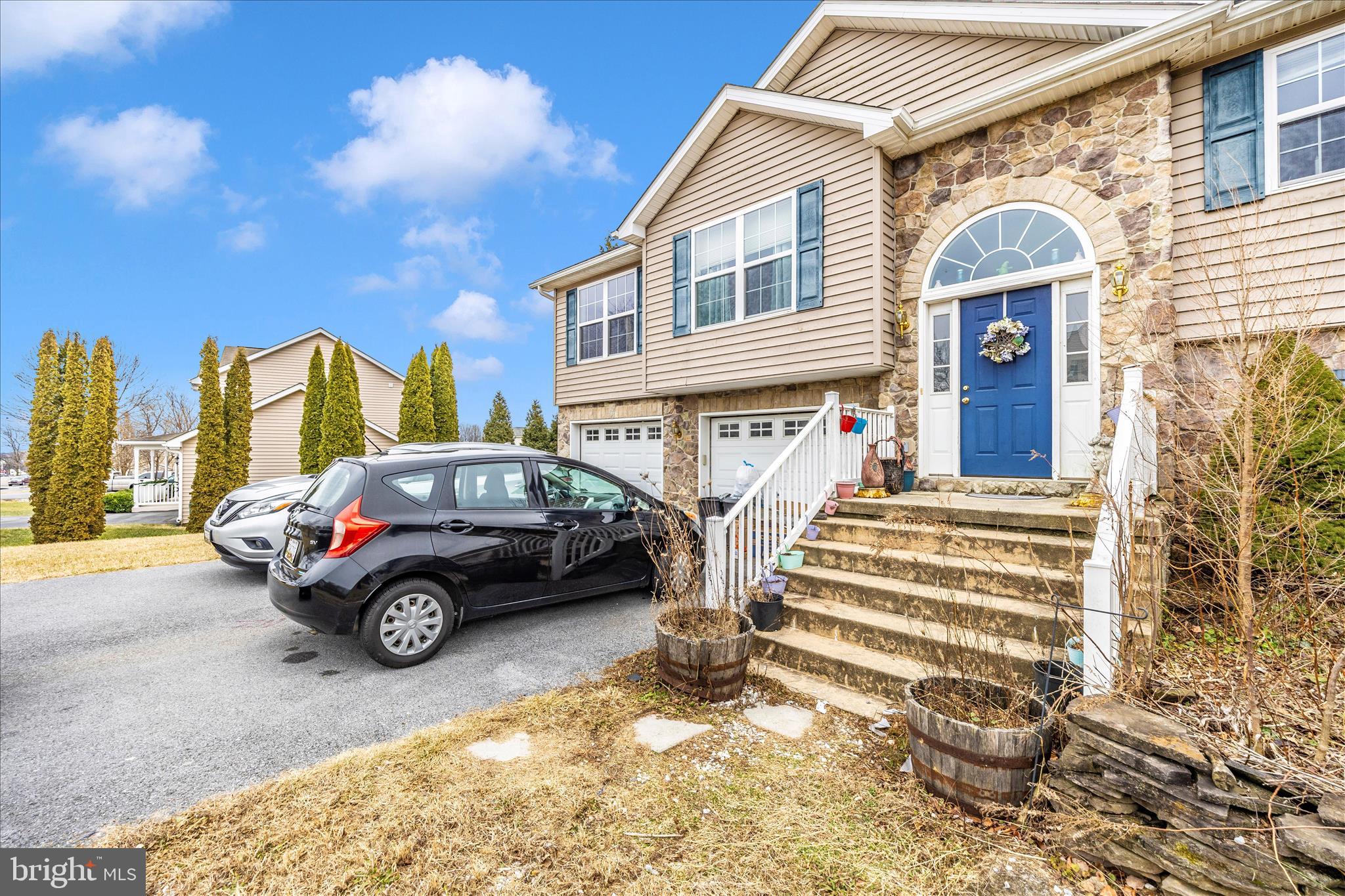 RIDGEFIELD - Residential