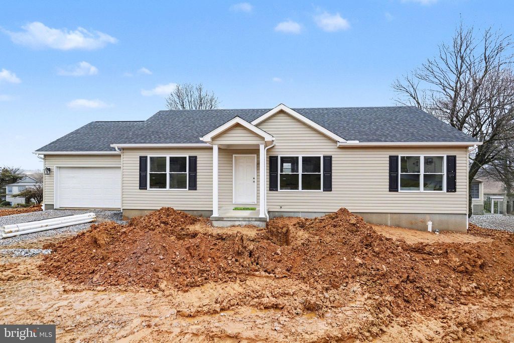 Photo of 35 W Sunset View Street, SPRING GROVE, PA 17362 (MLS # PAYK2096630)