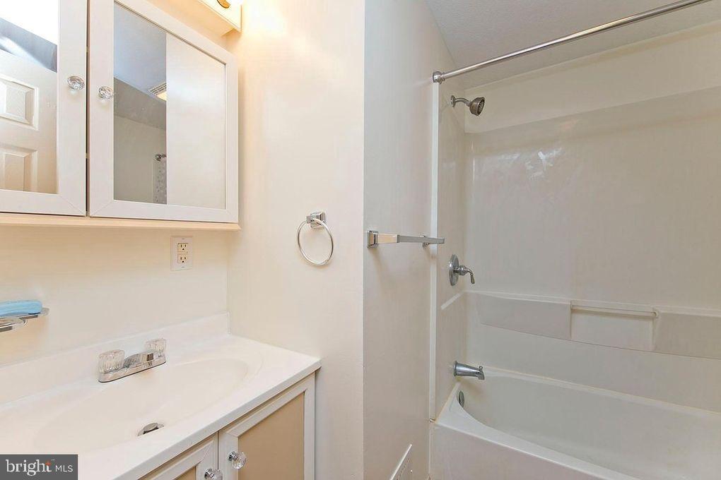 DOWNTOWN WINCHESTER - Residential Lease