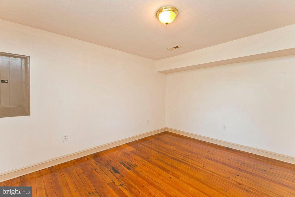 DOWNTOWN WINCHESTER - Residential Lease