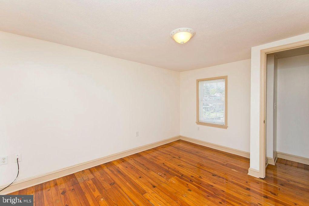 DOWNTOWN WINCHESTER - Residential Lease